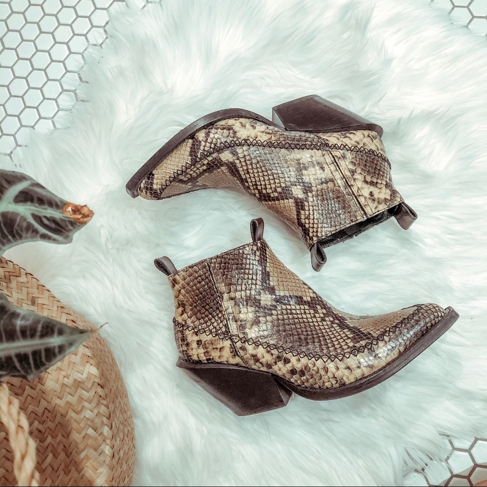 ✖️SOLD✖️H&M Studio Collection Snakeskin Boots